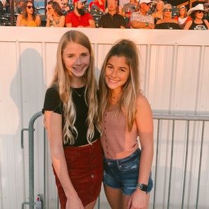 Meet your Posher, Macie